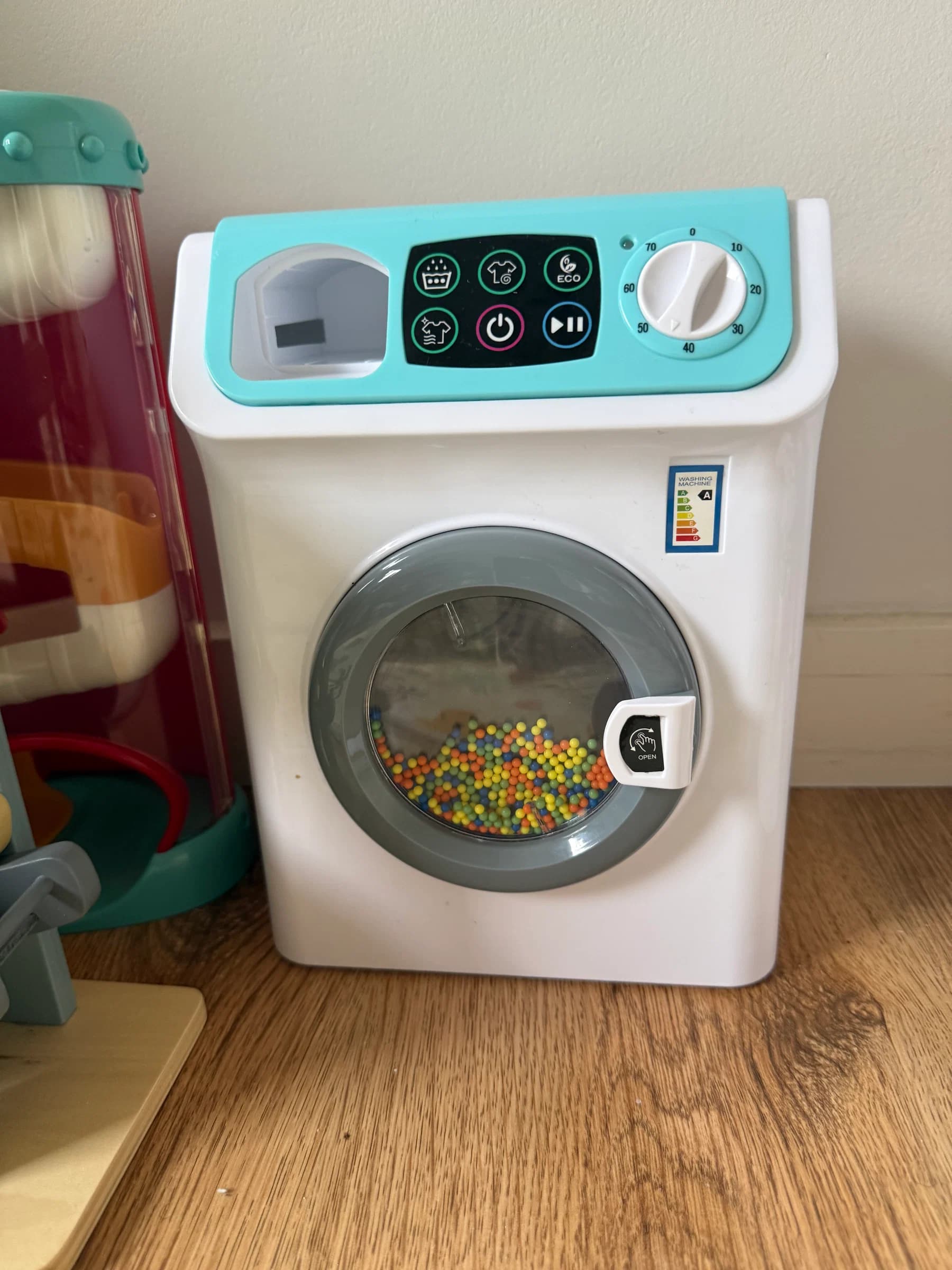 Toy washing machine with beads for pretend play